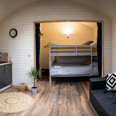 The Buzzard - 6 Person Family Glamping *
