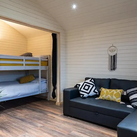 キャンプ場 The Getaway - The Buzzard - Luxury Family Glamping