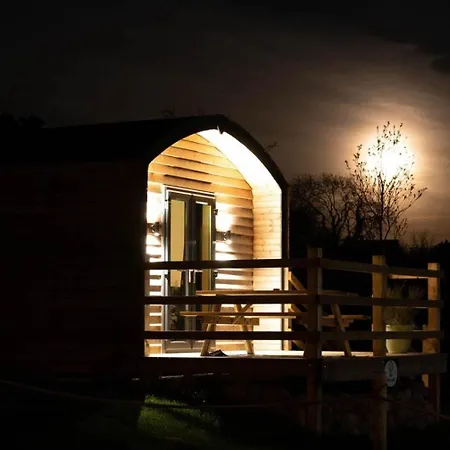 The Getaway - The Buzzard - Luxury Family Glamping