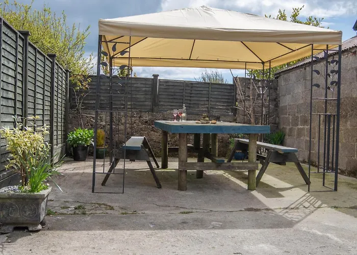 The Getaway - The Buzzard - Luxury Family Glamping キャンプ場